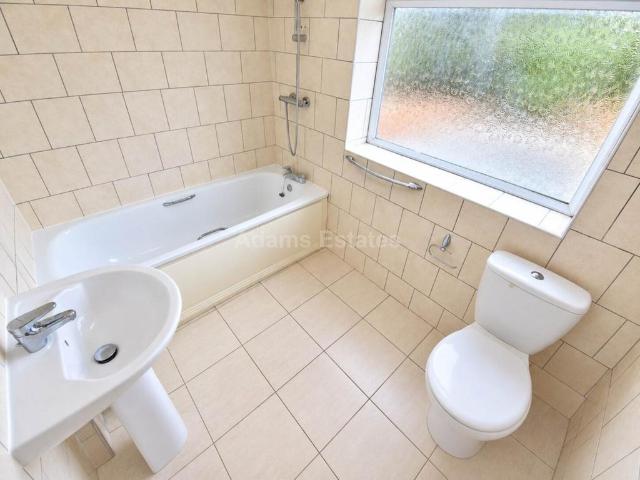 Grange Avenue, Reading 4 bed terraced house to rent £2,300 pcm £531 pw