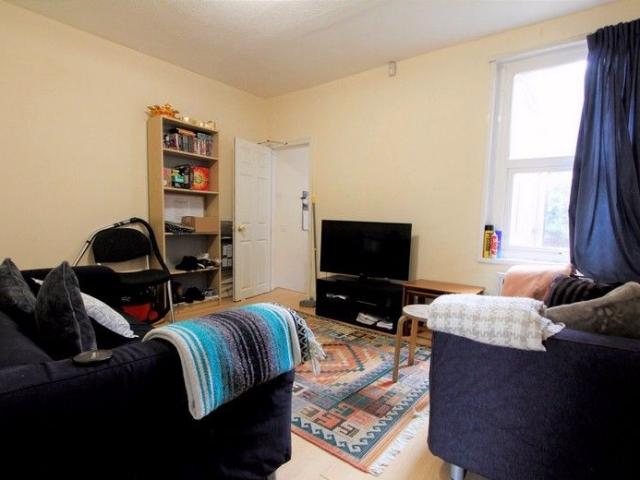 Grange Avenue, Reading RG6, 4 bed shared accommodation to rent, £2,800 pcm | PrimeLocation