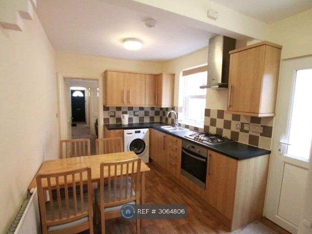Grange Avenue, Reading RG6, 4 bed terraced house to rent, £2,700 pcm | PrimeLocation