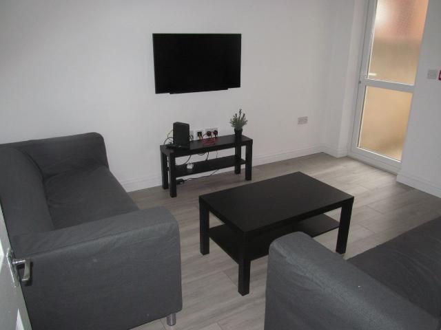 Grange Avenue, Reading RG6, 6 bed terraced house to rent, £3,900 pcm | PrimeLocation
