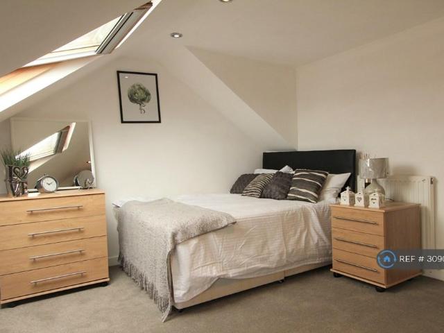 Grange Avenue, Reading, RG6 6 bed terraced house to rent £3,900 pcm £900 pw