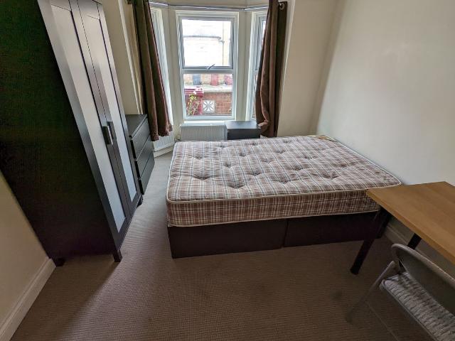 Grange Avenue, Reading RG6, 6 bed terraced house to rent, £3,300 pcm | PrimeLocation