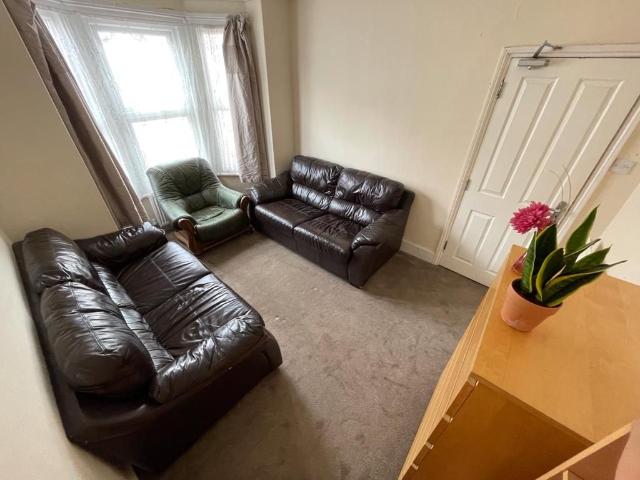Grange Avenue, Reading RG6, 7 bed shared accommodation to rent, £4,375 pcm | PrimeLocation