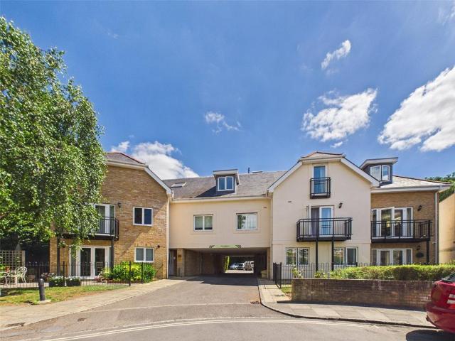 Grange Avenue, Twickenham 2 bed apartment to rent £2,300 pcm £531 pw