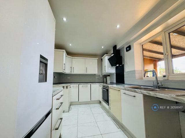 Grange Avenue, Wigan, WN5 3 bed semi detached house to rent £1,300 pcm £300 pw