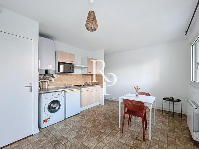 Grange Blanche T1 de 25,45m² avec place de parking privative et cave