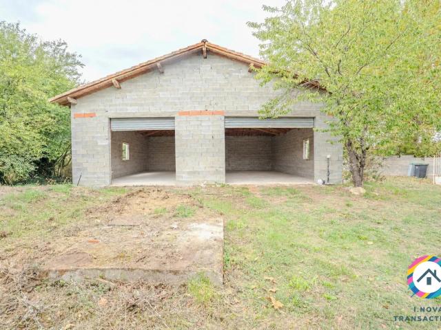 GRANGE DE 170 M² AU SOL SUR 800 M² DE TERRAIN