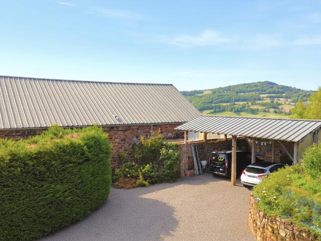 Grange de caractère entièrement restaurée 228 m2 habitables Terrain de 2 155 m2