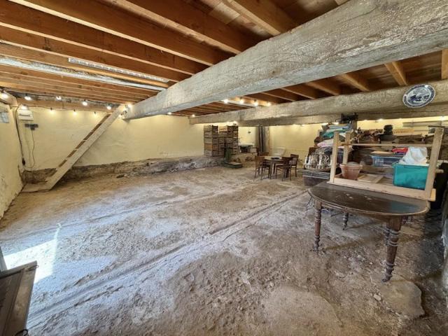 Grange en pierre avec une vue magnifique à vendre près d'Onlay