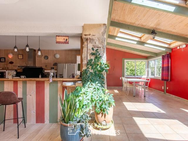 Grange et gîte indépendant dans un cadre bucolique avec accè. 234m² Montaigu Vendée