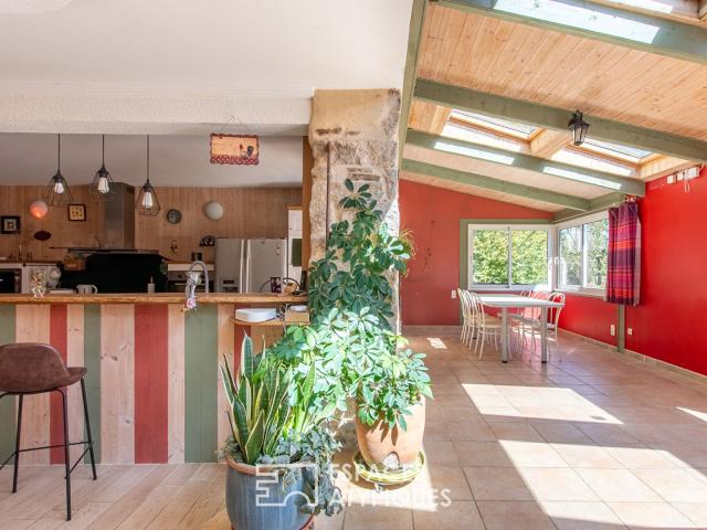 Grange et gîte indépendant dans un cadre bucolique avec accès direct à La Maine