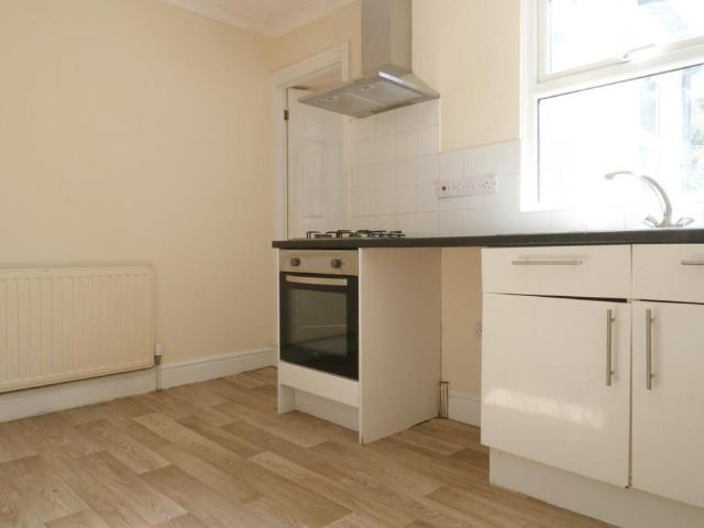 Grange Hill, Chatham ME5 2 bed terraced house to rent £1,095 pcm £253 pw