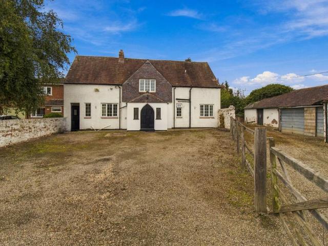Grange Lane, Worcester WR2 3 bed detached house to rent £1,750 pcm £404 pw