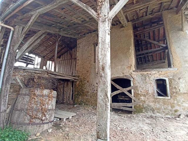 Grange mitoyenne à rénover à LASSERE