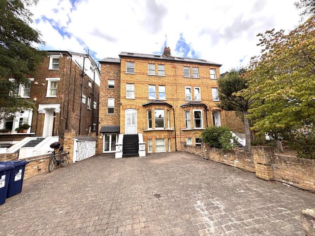 Grange Park, London, W5 3 bed flat to rent £2,500 pcm £577 pw