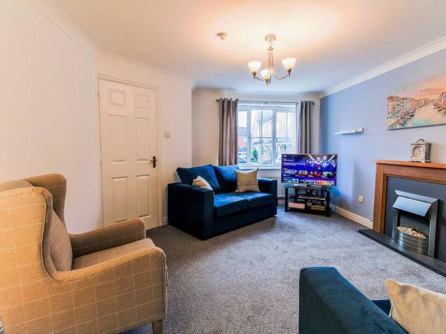 Grange Park NN4, 3 bed flat to rent, £3,825 pcm | PrimeLocation