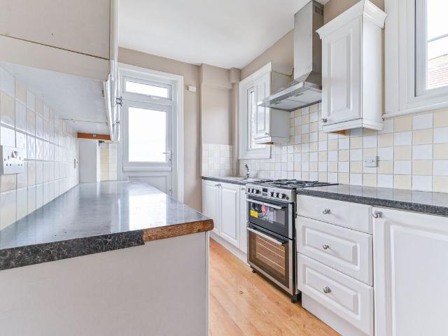 Grange Road, Thornton Heath, London SE25, 3 bed flat to rent, £2,200 pcm | PrimeLocation
