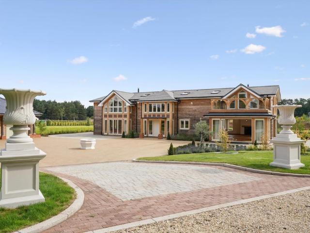 Grange Road, Tilford, Farnham. 5 bed detached house to rent £15,000 pcm £3,462 pw