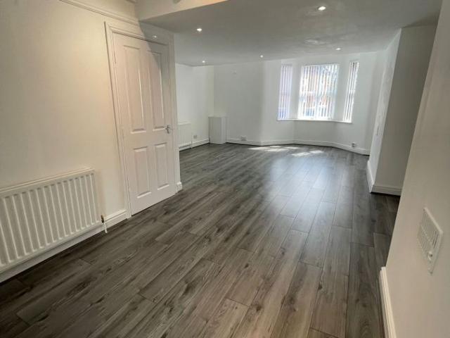Grange Road West, Wirral, Birkenhead CH41, 3 bed flat to rent, £850 pcm | PrimeLocation
