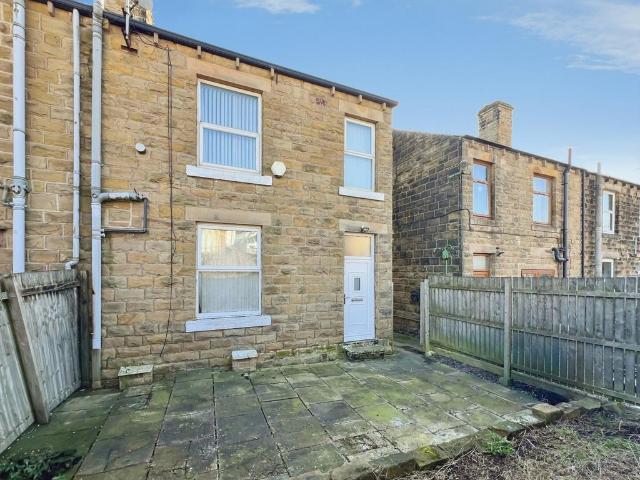 Grange Road, Batley WF17 2 bed end of terrace house to rent £750 pcm £173 pw