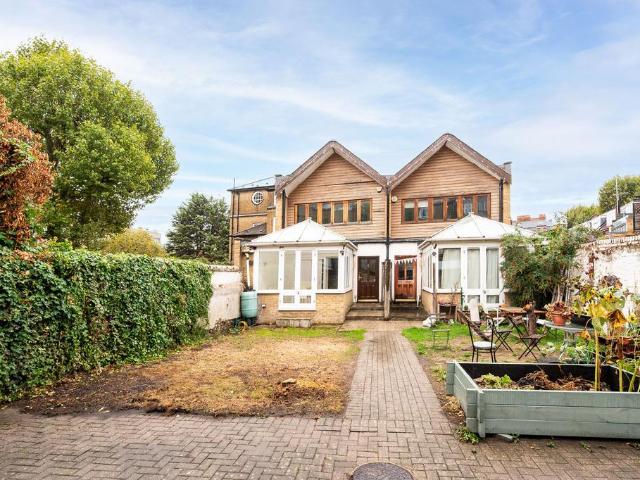 Grange Road, Bermondsey, London, SE1 3 bed house to rent £3,750 pcm £865 pw