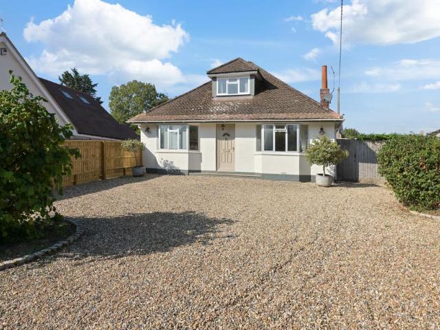 Grange Road, Cookham, Maidenhead. 3 bed detached house to rent £3,000 pcm £692 pw