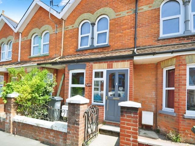 Grange Road, East Cowes PO32, 2 bed terraced house to rent, £900 pcm | PrimeLocation