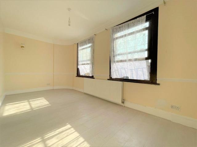 Grange Road, London E10, 4 bed flat to rent, £2,600 pcm | PrimeLocation