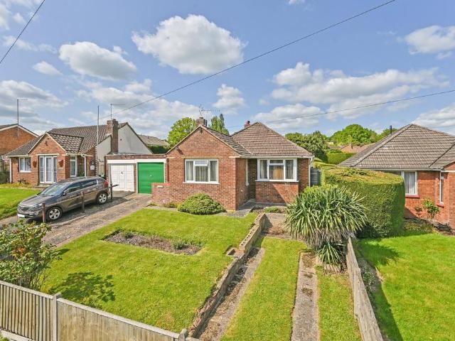Grange Road, St. Michaels, Tenterden. 3 bed bungalow to rent £1,595 pcm £368 pw