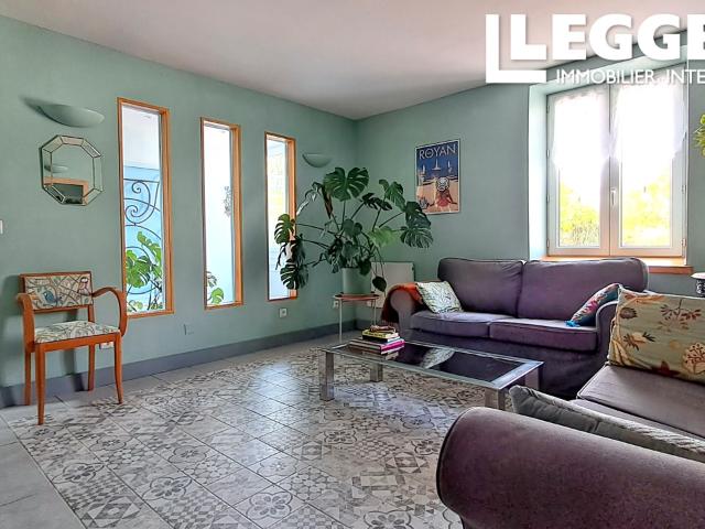 Grange réaménagée avec 4 chambres,4 salles de bains, idéale comme résidence principale, ou Chambres d'Hôtes