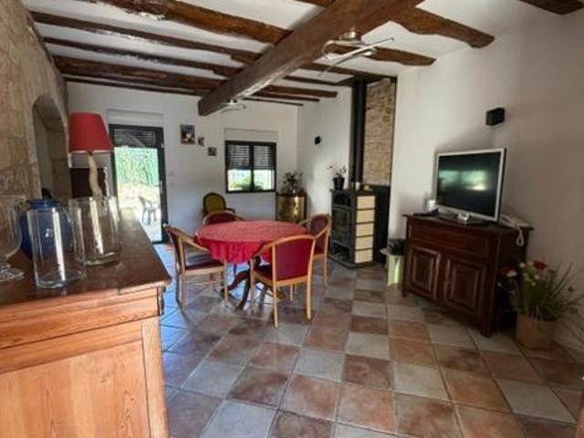 GRANGE RENOVEE AVEC 2 HECTARES DE TERRAIN PROCHE DE CAHORS