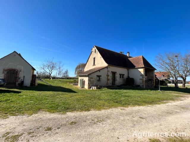 Grange rénovée sur 4 ha de terrain, avec hangar et étang m² Saint Léopardin d'Augy