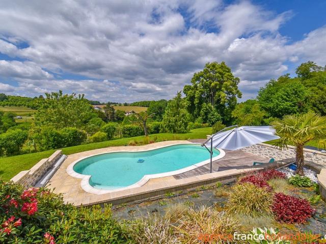 Grange rénovée sur la colline 216m² Châteauneuf la Forêt