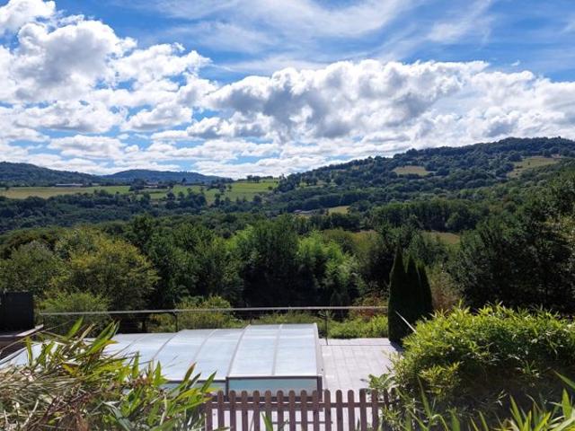 Grange restaurée 10 pièces 238m2 avec piscine et vue dégag