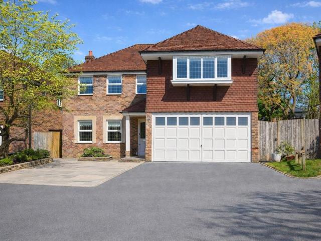 Grange Walk Brighton BN1 4 bed detached house to rent £4,500 pcm £1,038 pw