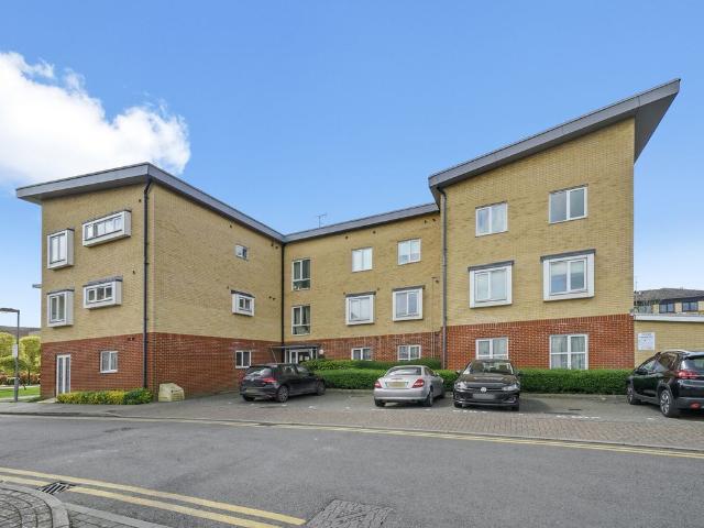 Granger Court, Borehamwood WD6, 2 bed flat to rent, £1,625 pcm | PrimeLocation