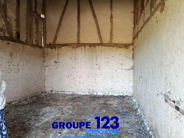 Granges 180 m2 au sol, toitures neuves à aménager sur un ter