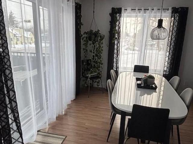 Grand 4 ½ lumineux situé au RDC d’un immeuble tranquille * 1 mois gratuit