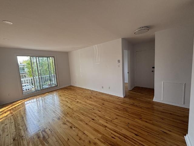Grand 4 1/2 Rénové à St Léonard