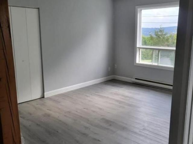 GRAND 5 ½ À LOUER – FLEURIMONT – DISPONIBLE MAINTENANT