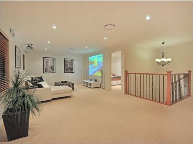 Grand 5 Bedroom Family Home