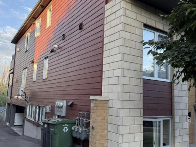 Grand 5 et demi a loué haut de triplex