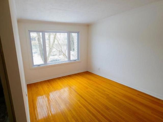 Grand 5 1/2 RDC avec jardin – Anjou – 1800 $ – Métro Radisson
