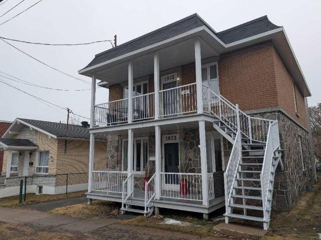 GRAND 6 1/2 A LOUER SPACIEUX ET LUMINEUX A SHAWINIGAN DISPONIBLE LE 10 SEPTEMBRE 2026 CONTACTEZ NOUS AU 514 377 7407