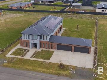 GRAND 12 BEDROOM, 13 BATHROOM OPPORTUNITY IN SOUGHT AFTER CARDIGAN