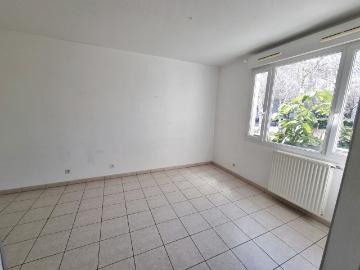grand 1p+c secteur calme 28m²