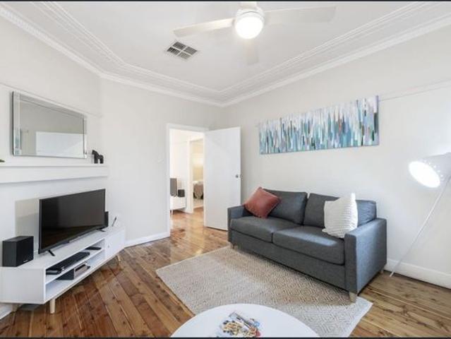 GRAND 3 BM HOUSE 2 KITCHENS 2 BATHROOMS & OFF STREET PARKING INCLUDES WATER