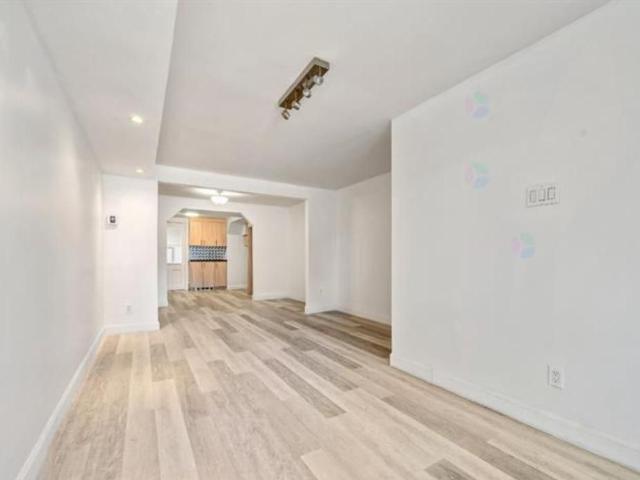 Grand 3 1/2 fraichement rénové à louer au 9308 avenue Bruchési à Montréal disponible immediatement!