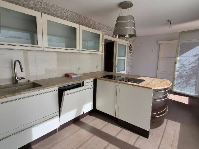 GRAND 3P DANS RESIDENCE DE STANDING PROCHE CHATEAU