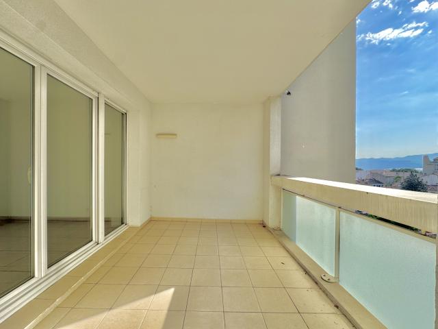 GRAND T3 80M2 + TERRASSE VAUBAN 13006 MARSEILLE